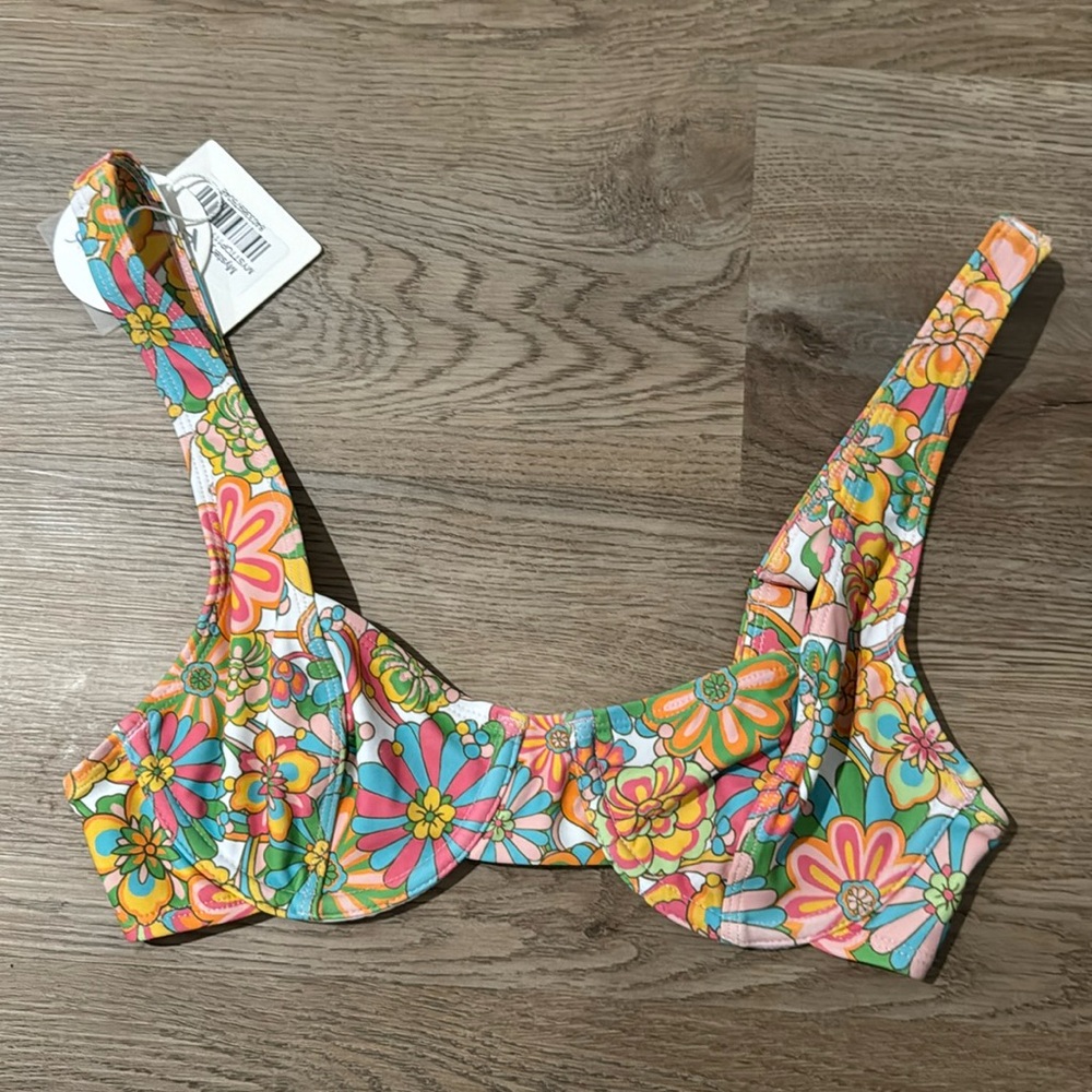 NWTS Kulani Kinis bikini top